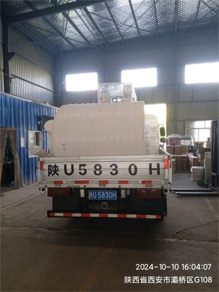 5dce7596-bd6d-45c2-8dcc-8605d80b0111.jpg